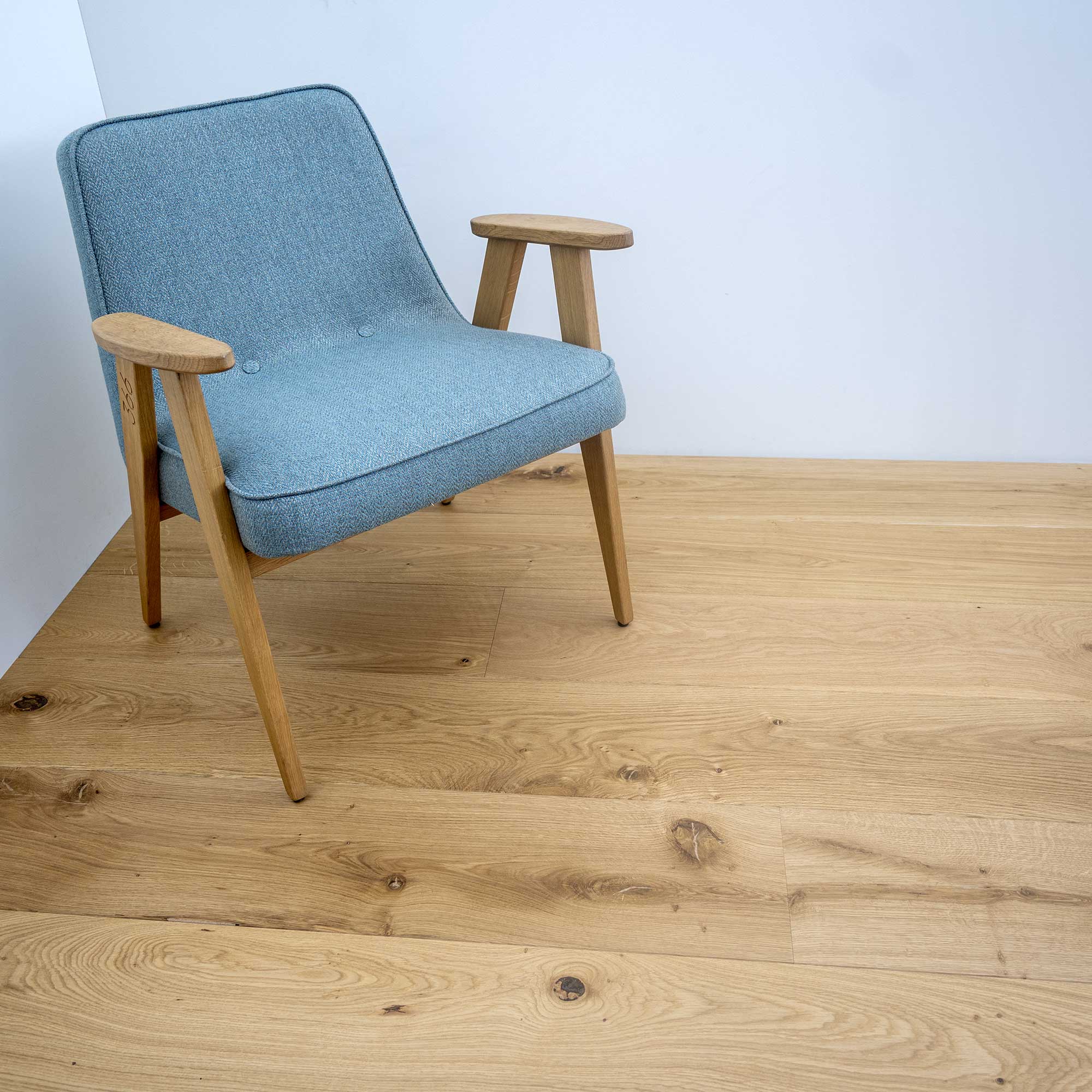 EG106 Broad Oak wood - Alpine Collection - V4 Wood Flooring