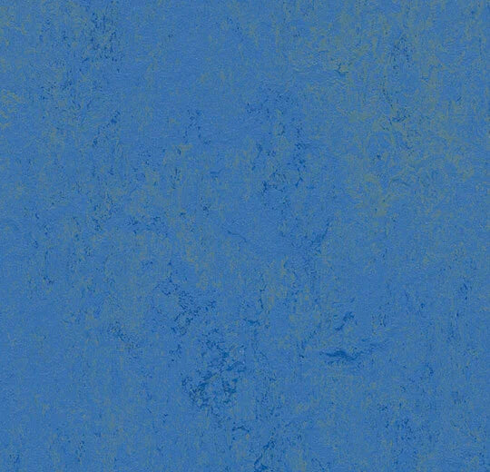 Forbo Marmoleum Decibel Marbled 373935 blue glow