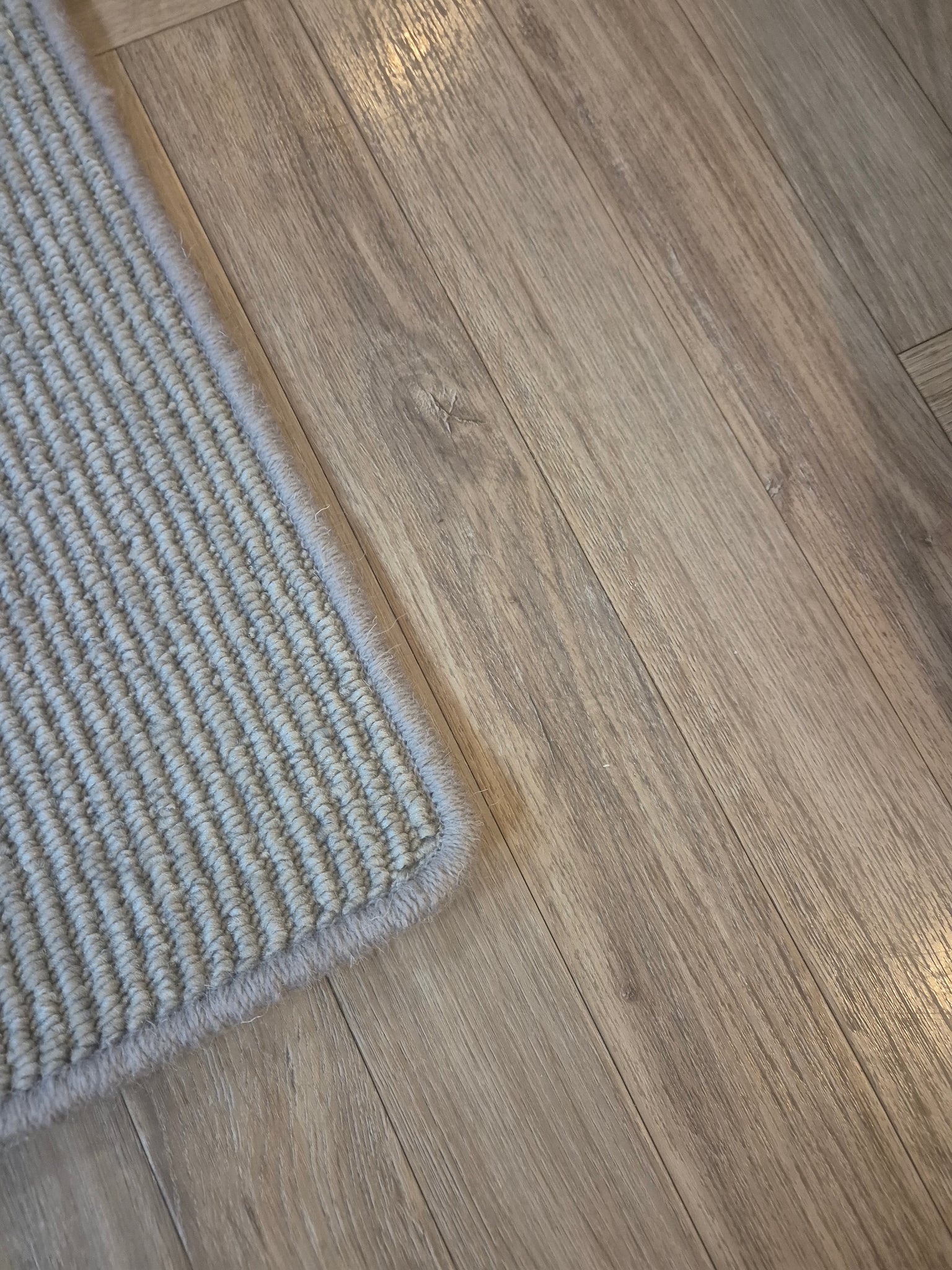 Mid grey bespoke sized rug with whipped edge - designer style R103