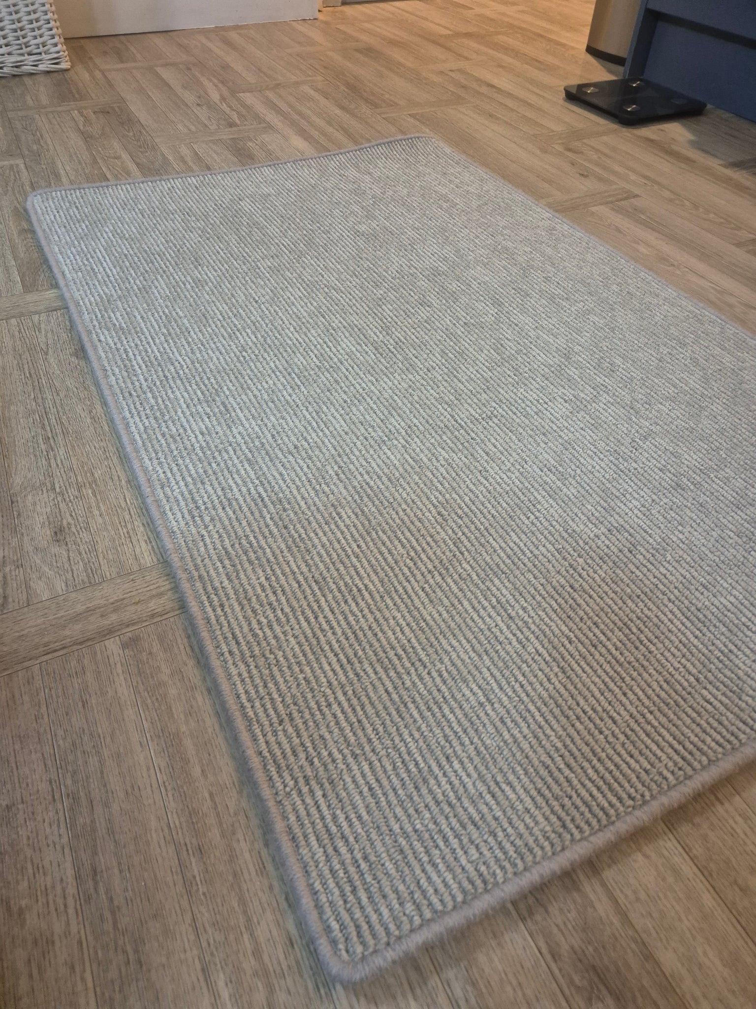 Mid grey bespoke sized rug with whipped edge - designer style R103