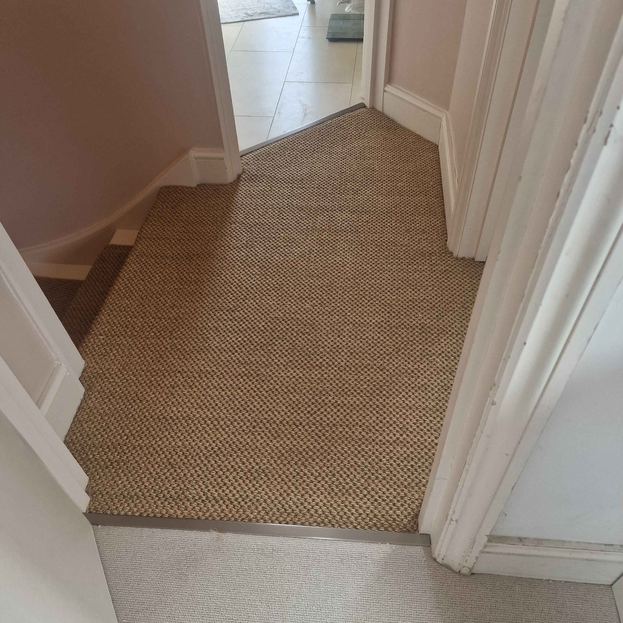 Kersint Cobb Tigers Eye sisal stair runner with whipped edge