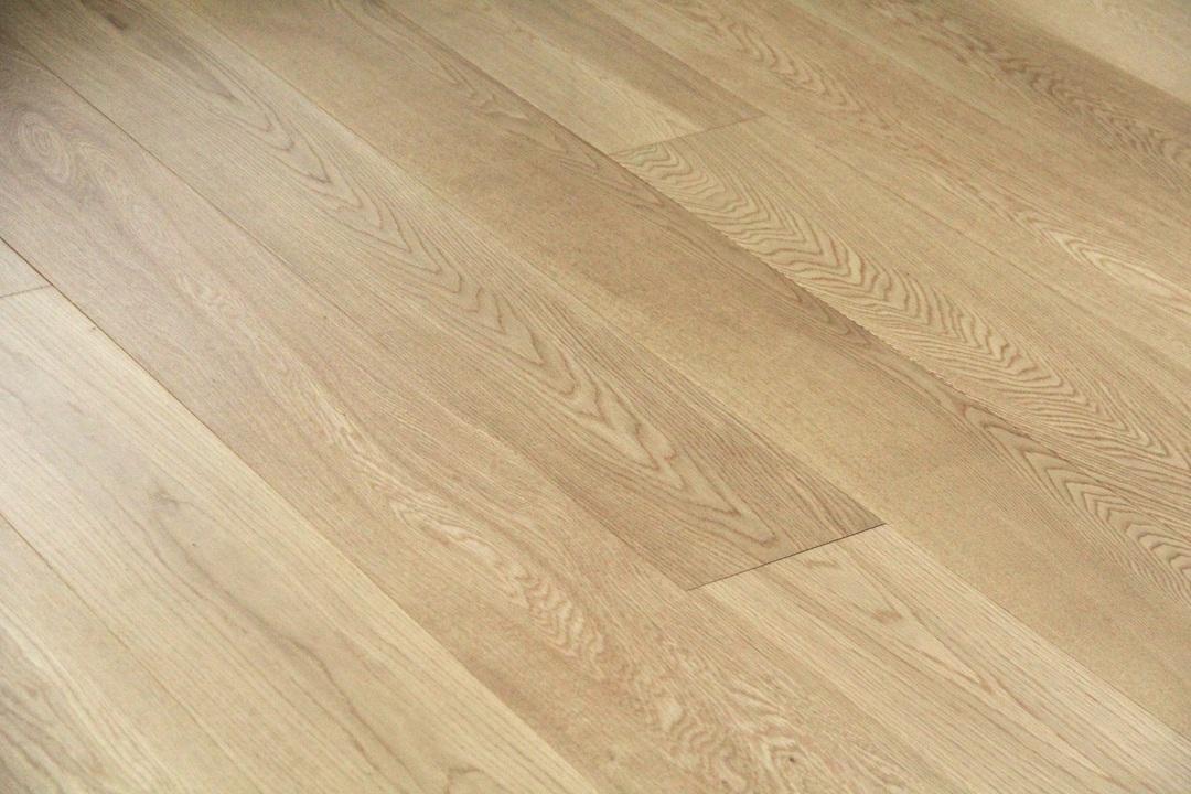 Maxzara E480 UV Lacquered 3-Ply 1-Strip T&G Oak Flooring