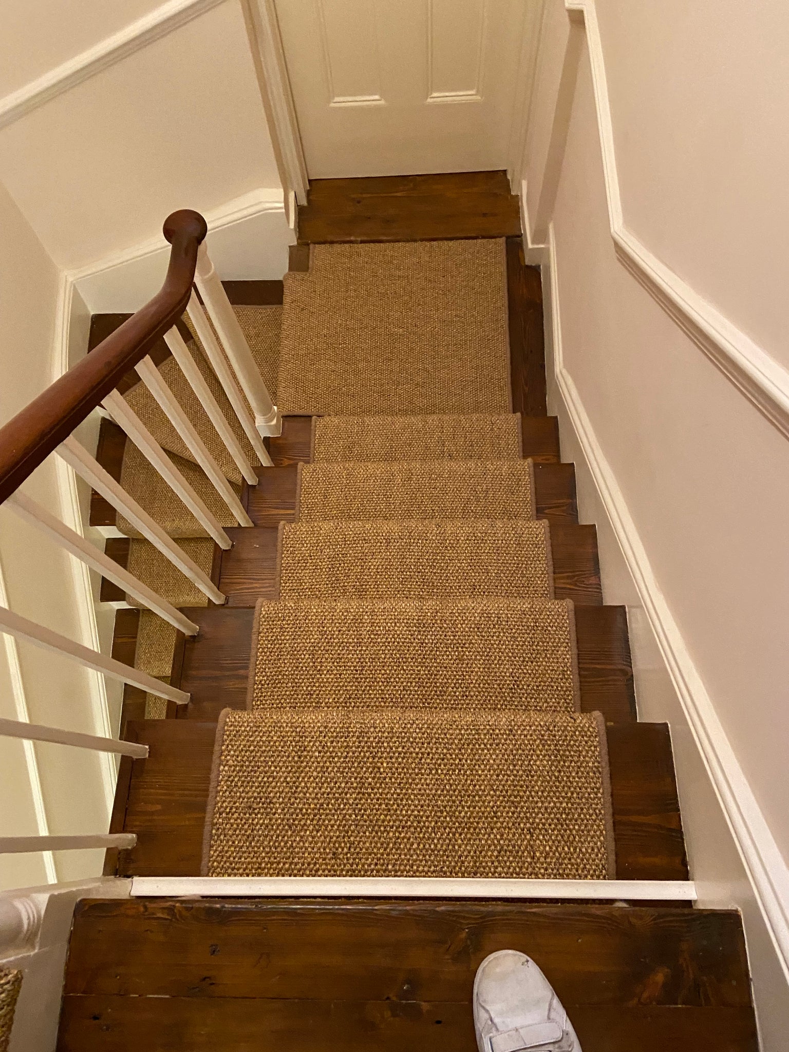 Alternative flooring sisal panama pilsbury stair runner with whipped edge
