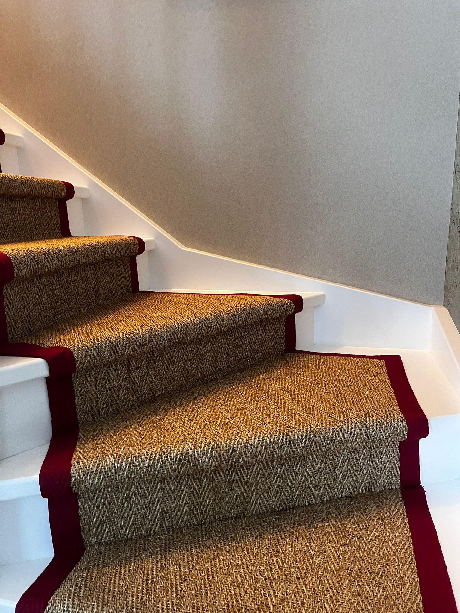 Alternative flooring sisal holbury herringbone with red cotton border