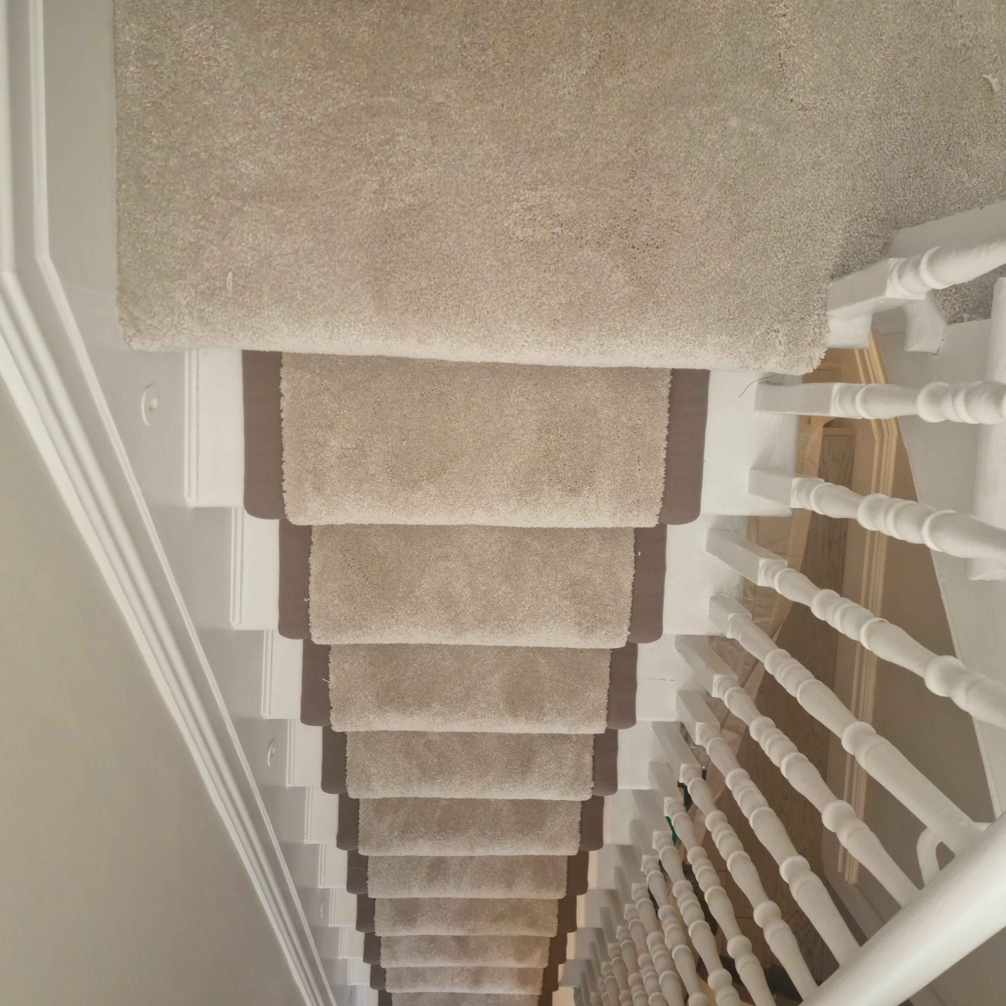 Cormar Ventura Opal Sensation stair runner with hemp cotton border