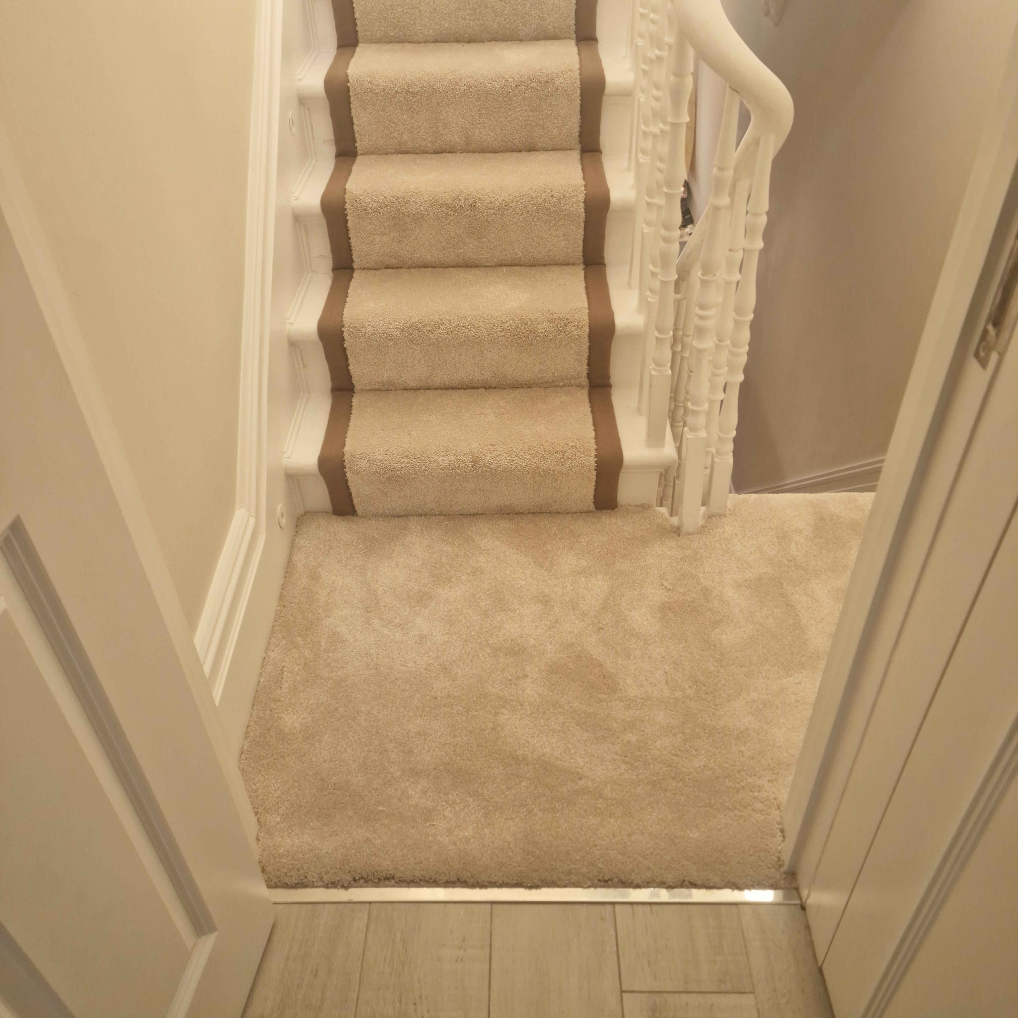 Cormar Ventura Opal Sensation stair runner with hemp cotton border