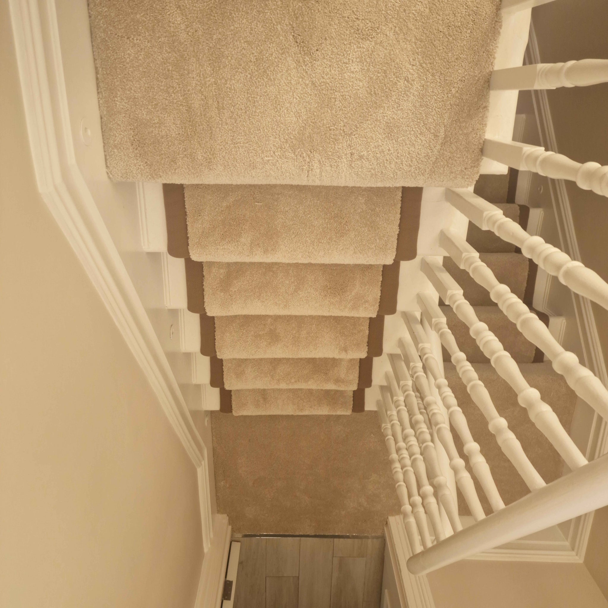 Cormar Ventura Opal Sensation stair runner with hemp cotton border