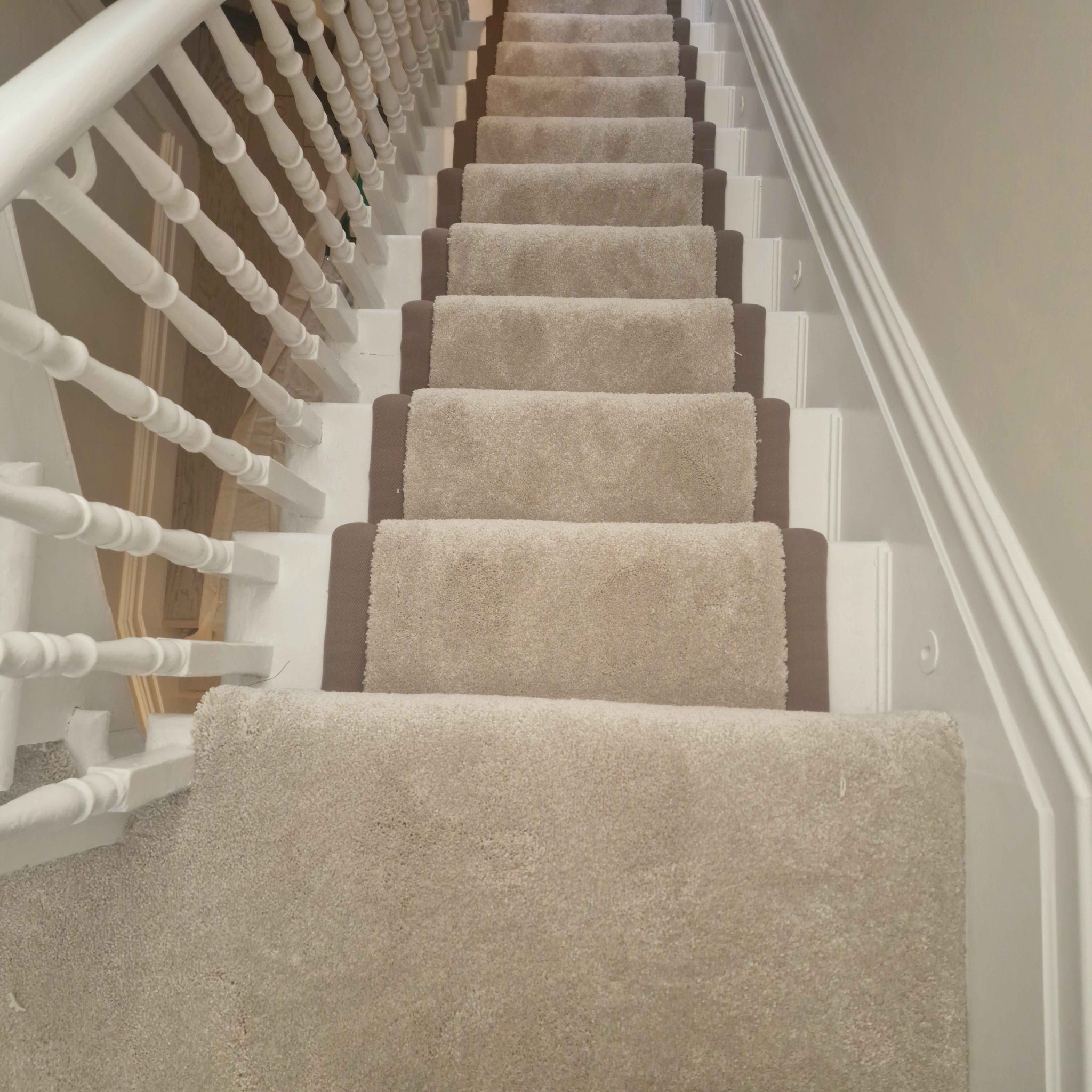 Cormar Ventura Opal Sensation stair runner with hemp cotton border