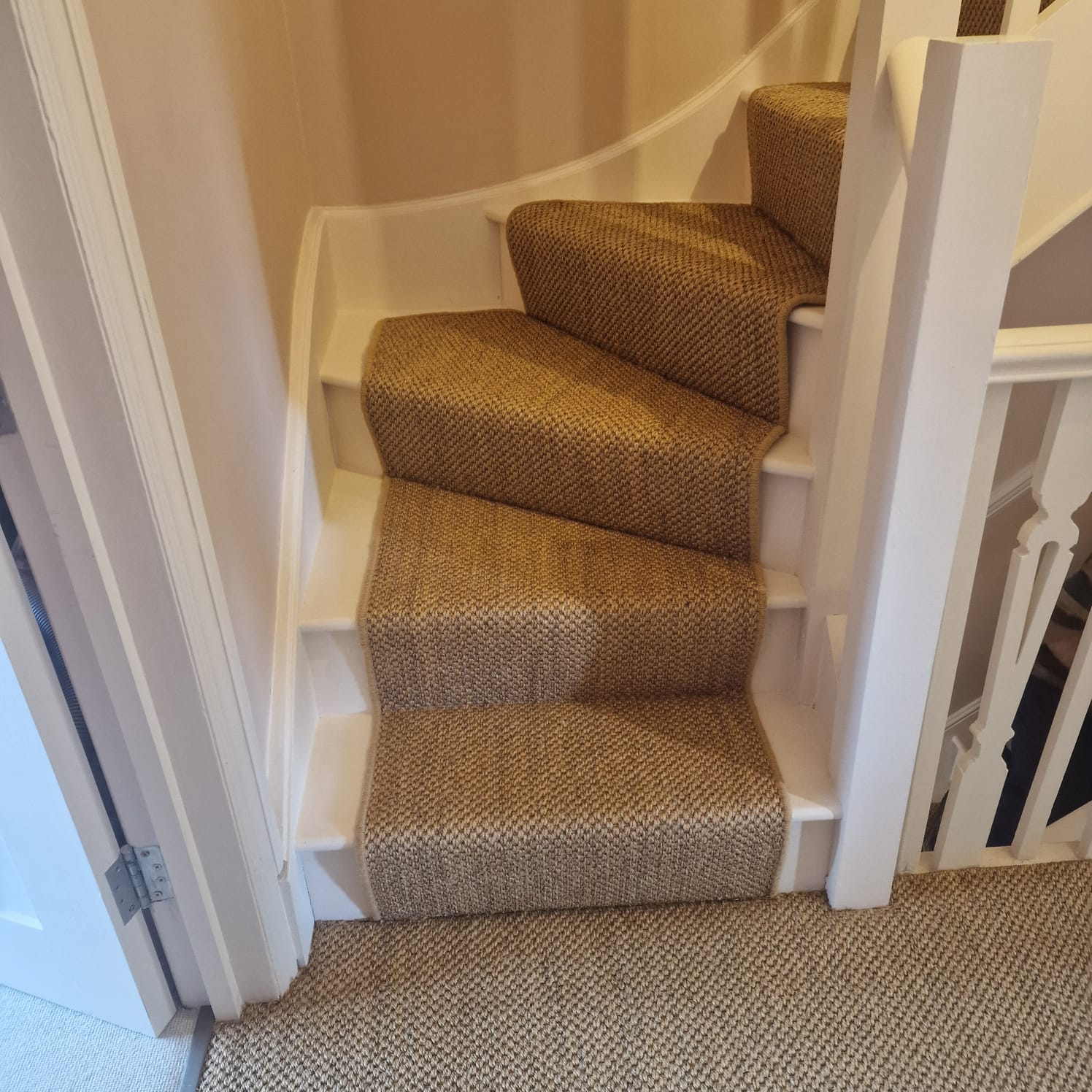 Kersint Cobb Tigers Eye sisal stair runner with whipped edge